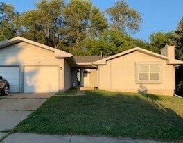 Building Photo - 200 E Chimney Hill Dr