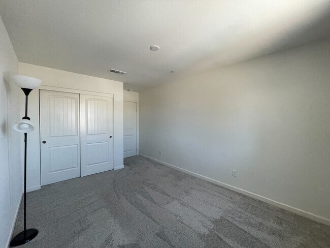 Building Photo - 5-Bedroom Home, Including In-Law Suite, in...