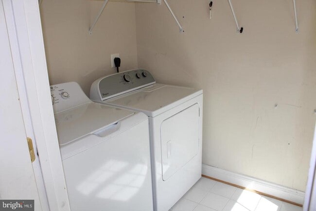 Building Photo - 41833 Bristow Manor Dr