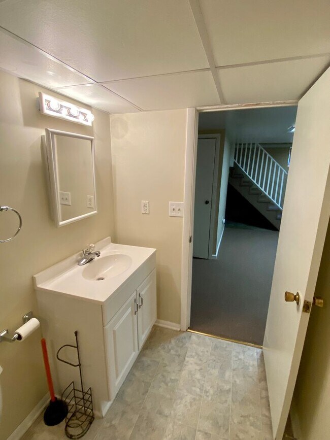 Building Photo - Charming 3Bedroom/2Bathroom Detached Home ...