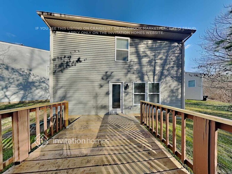 Building Photo - 233 Aershire Ct