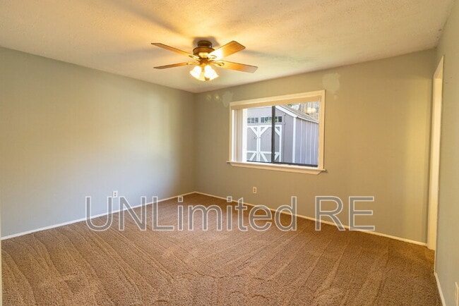 Building Photo - 4880 E Tomahawk Dr
