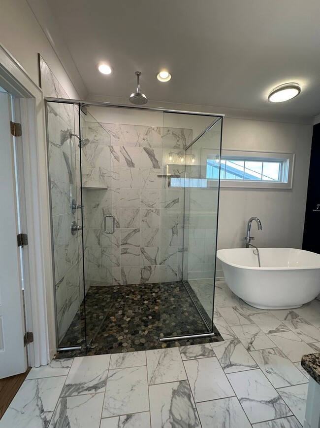 Building Photo - 3 Bedroom / 2 Bath  Johnson City TN