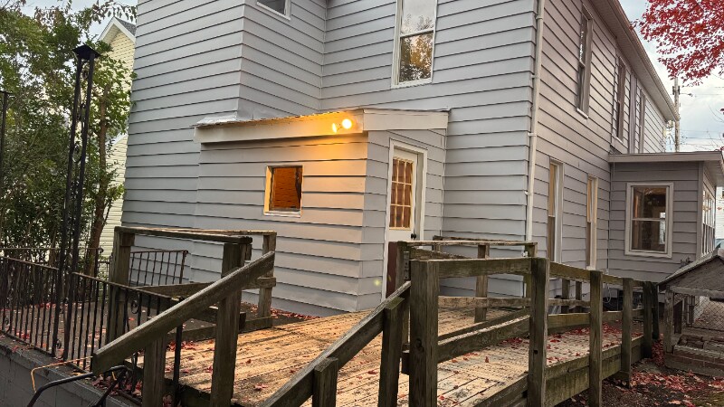 Building Photo - 412 E 5th St