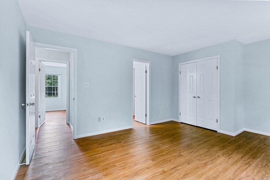 Master Bedroom - 117 Wellesley Dr