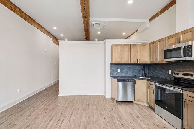 Building Photo - 201 Leverington Ave