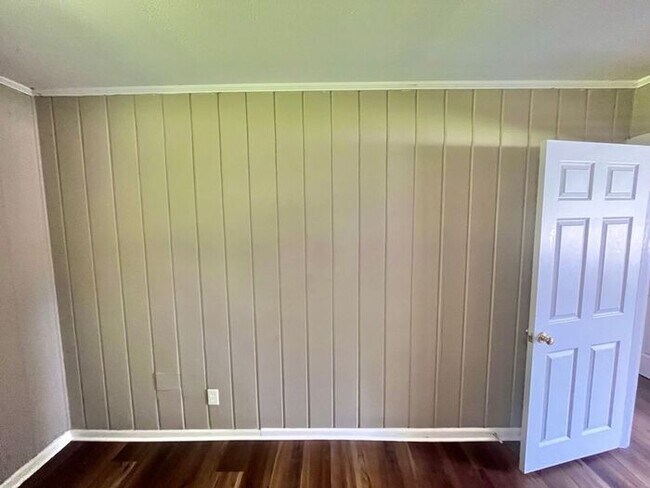 Building Photo - Tour Today! 3 Bedroom 2 Bath Single Family Home in Longview!