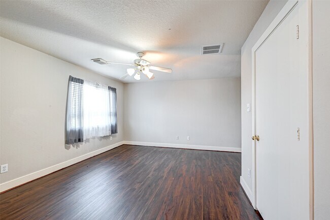 Building Photo - 7603 Chalk Hill