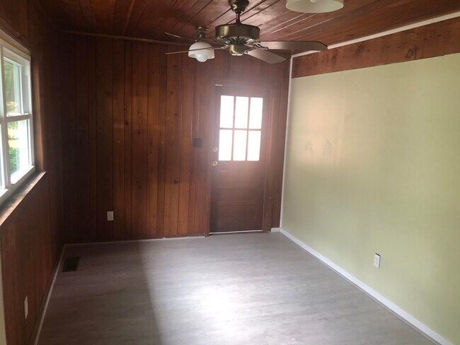 Building Photo - 3022 Livingston Rd