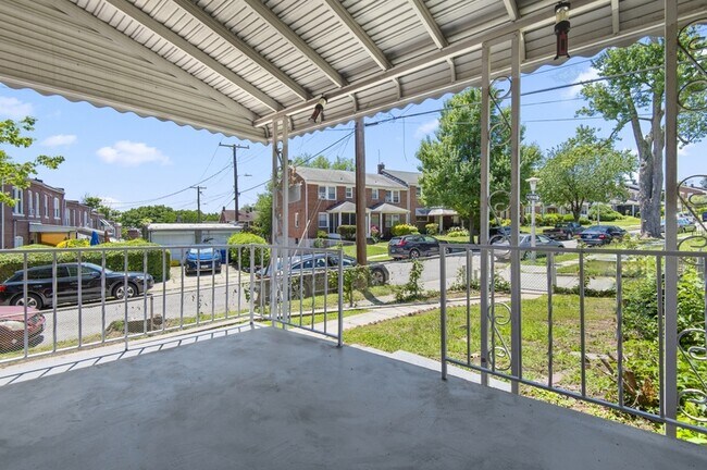 Building Photo - 2600 N Longwood St