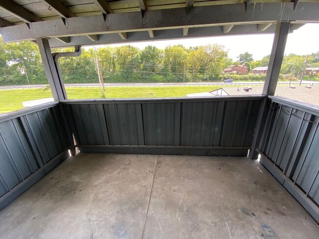 Building Photo - Lovely 1 bedroom condo in South Nashville! Private Balcony!