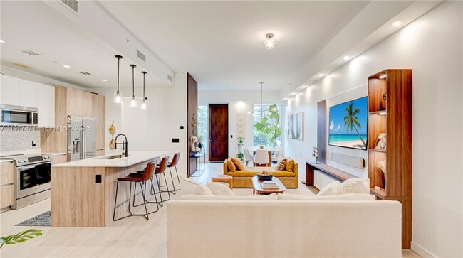 Building Photo - 545 SW 11th St