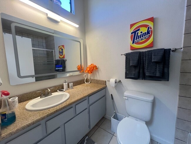 Building Photo - Charming Furnished 1-Bedroom Loft-Style Co...