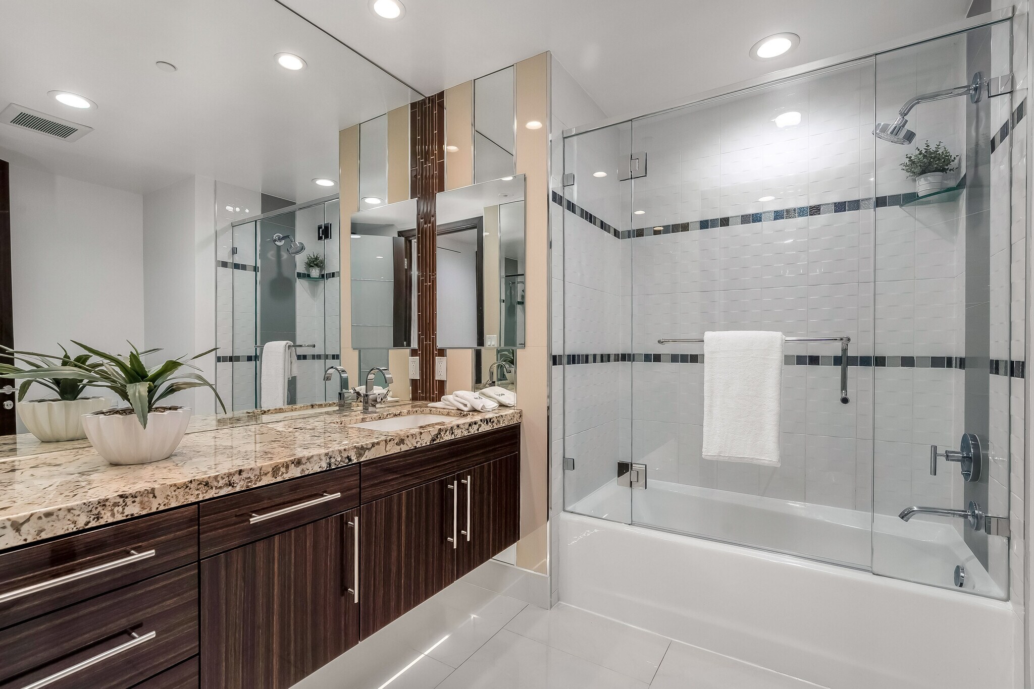 2nd Bathroom - 1318 Roxbury Dr