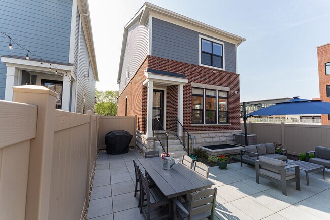 Building Photo - 1185 Perry St