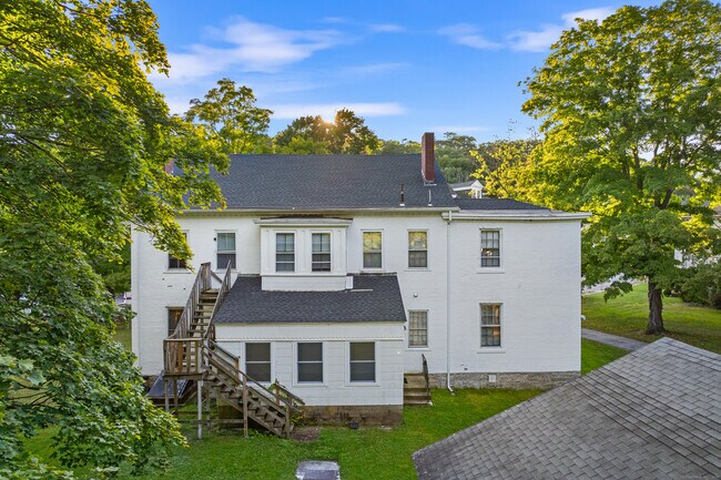 Building Photo - 161 Broadway