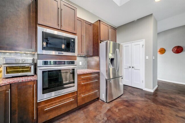 Building Photo - 8108 Asmara Dr