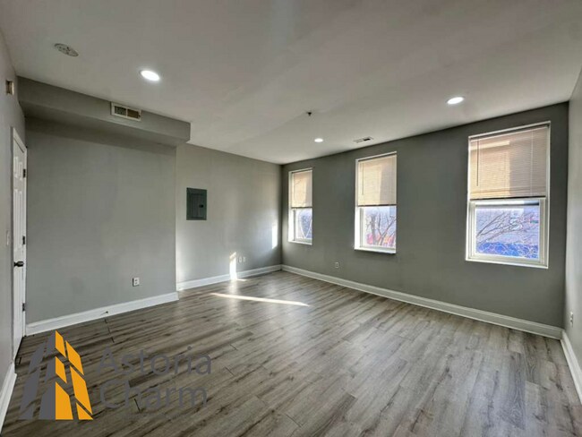 Building Photo - 1918 N Charles St