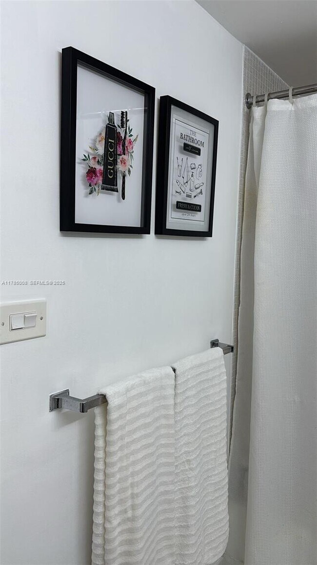 Building Photo - 14211 N Kendall Dr