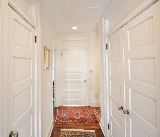 Building Photo - 61 Queen St