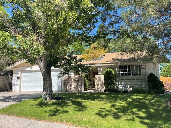 Primary Photo - 3 Bedroom Home Close to UNR