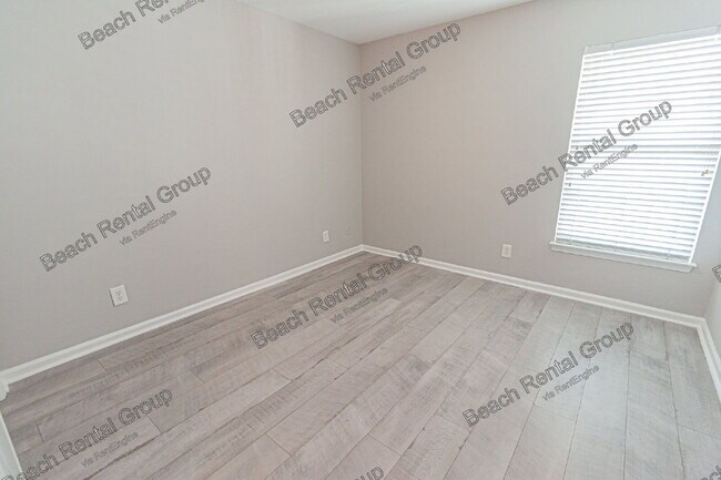 Building Photo - 4850 Meadowsweet Dr
