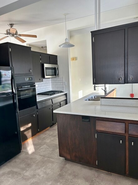 Building Photo - 1216 N Fairview Ave