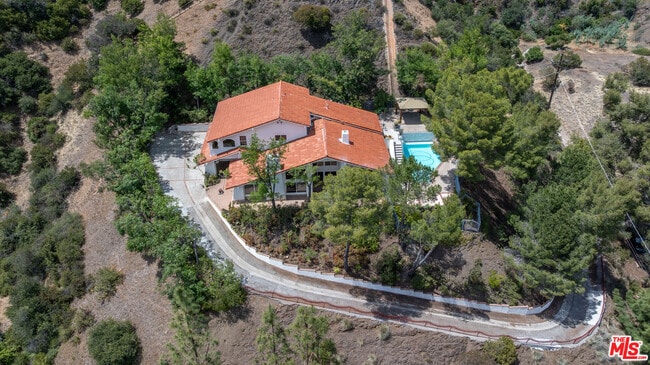 Building Photo - 13033 Sky Valley Rd