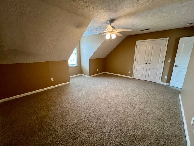Building Photo - 3 Bedroom 2.5 Bath Home in Oxford Hall - South Murfreesboro *New Carpet*