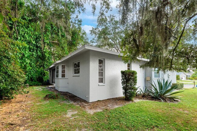 Building Photo - 2202 Cork Oak St W