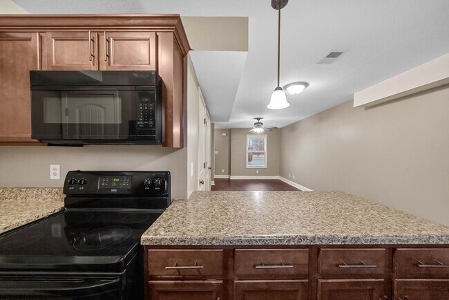 Building Photo - Pet Friendly Two Bedroom!