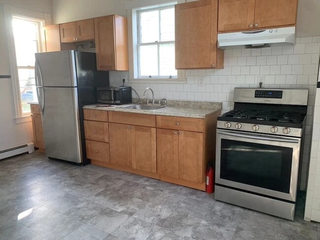 Building Photo - 32 E Cottage St