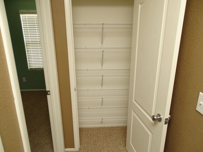 Building Photo - Mountains Edge 3 Bedroom and Loft Home