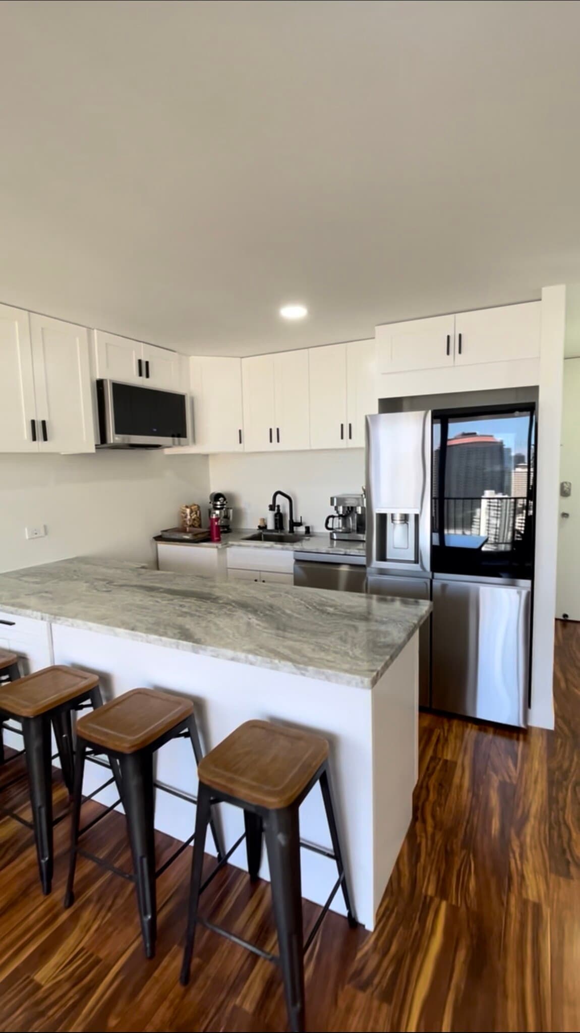 Building Photo - 411 Hobron Ln