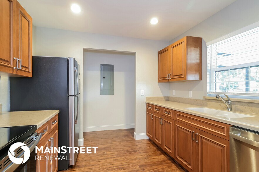 Building Photo - 108 Lantern Ln