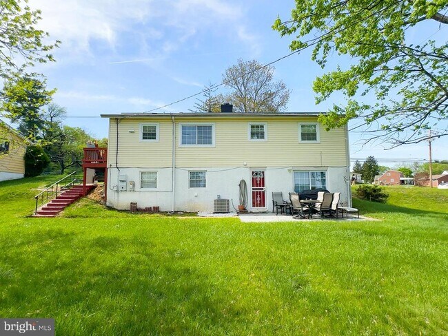 Building Photo - 3217 St Lukes Ln