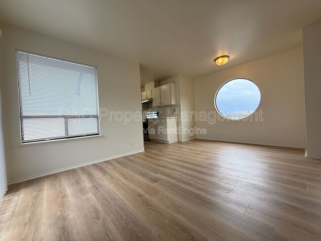 Building Photo - 360 Prescott Ave