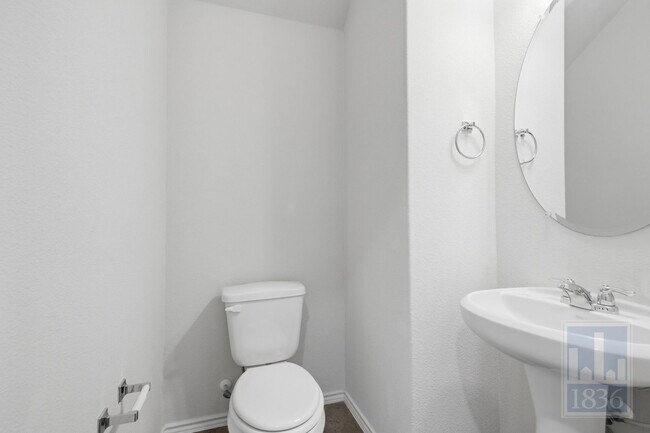 Building Photo - 720 Coltrane Dr