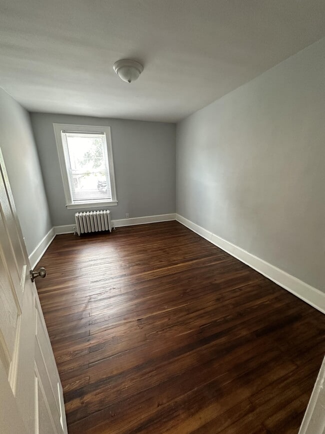 Building Photo - 906 Gompers Ave