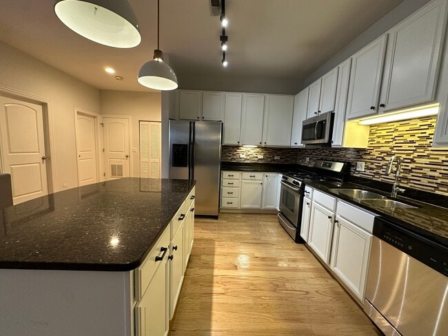 Building Photo - 2402 W McLean Ave