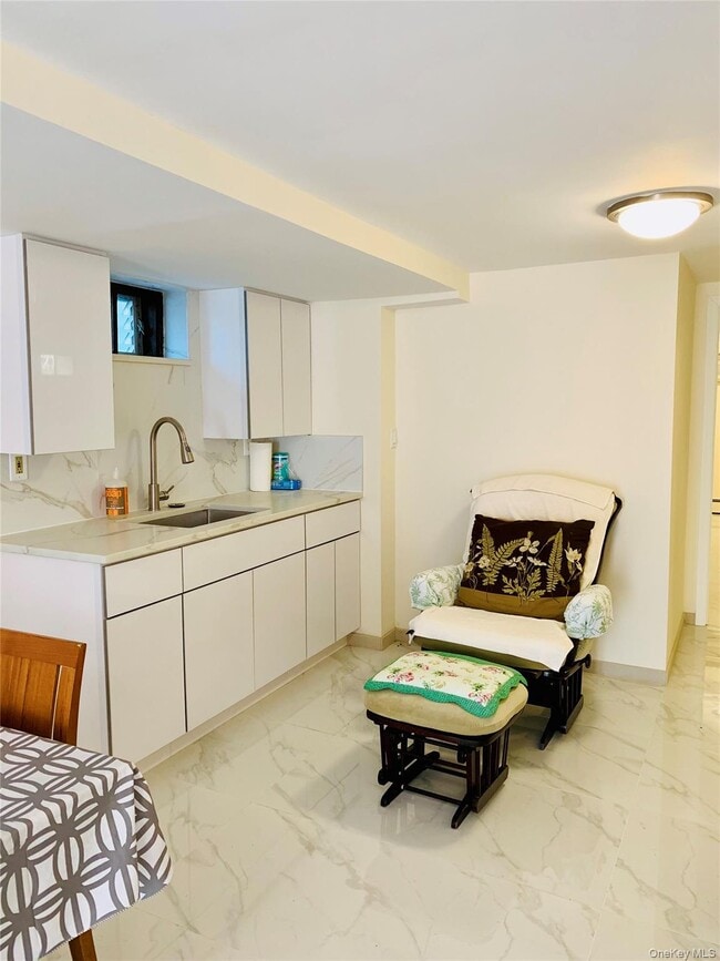 Building Photo - 15-42-42 Utopia Pkwy