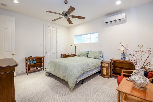 Building Photo - 9127 Harbor Hills Dr