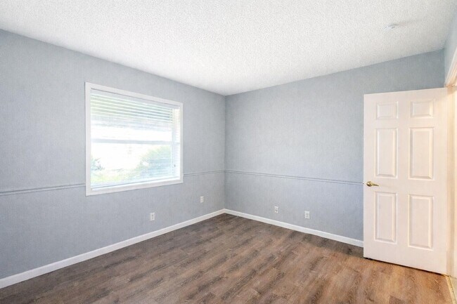 Building Photo - 7743 W Country Club Blvd