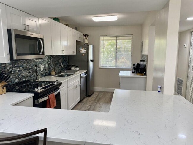 Building Photo - 4501 Fountains Dr S