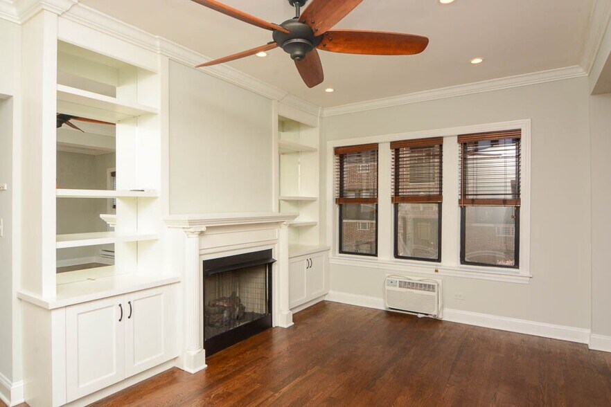 Building Photo - 736 W Addison St