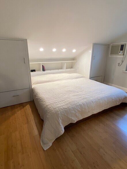 Building Photo - 1610 22nd St