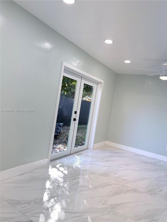 Building Photo - 10370 SW 174th Terrace