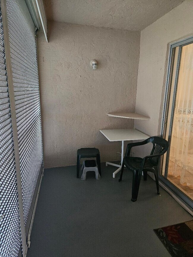 Building Photo - 300 Village Green Cir S