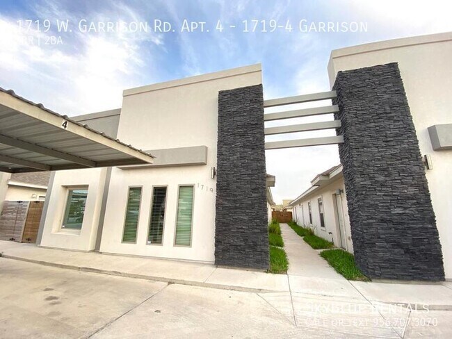 Primary Photo - 1719 W Garrison Dr