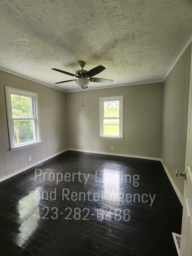 Building Photo - House for rent, Kingsport, TN